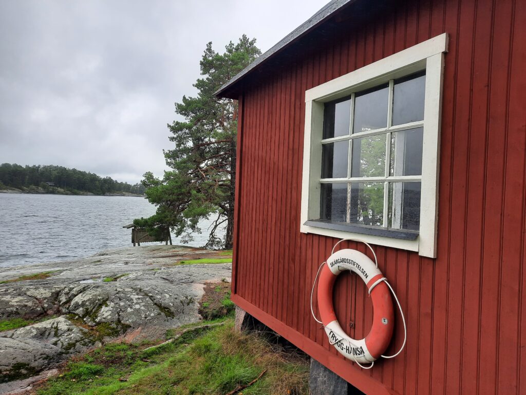 Abris près du ferry de Grinda